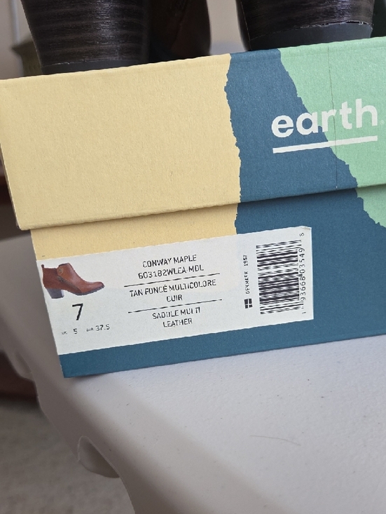 New Earth Tan Leather Side-Zip Ankle Booties Sz7 - Picture 6 of 6